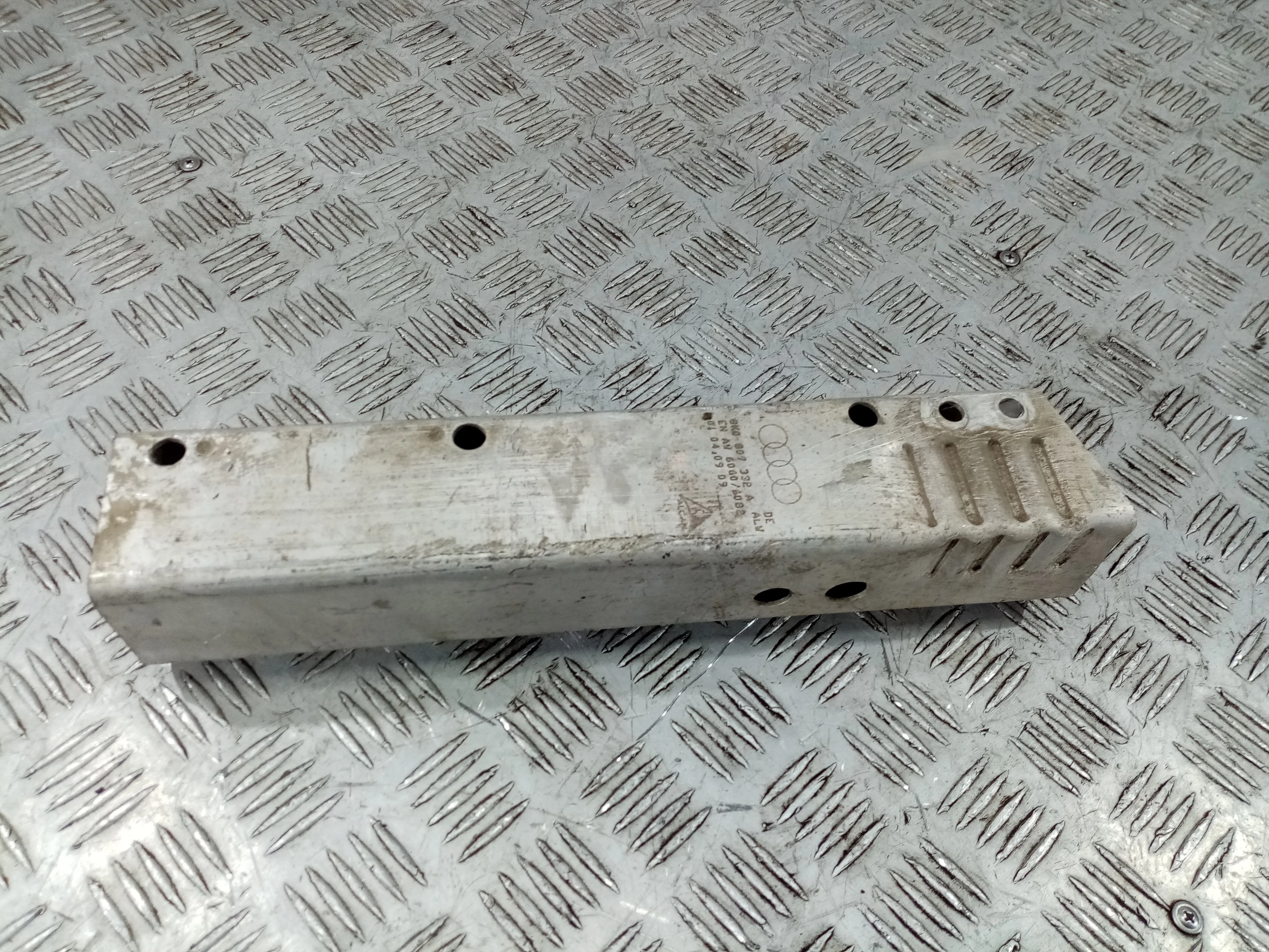 [Б/У] Кронштейн усилителя заднего бампера правый Audi A4 A5 [Код: 00365475 ]