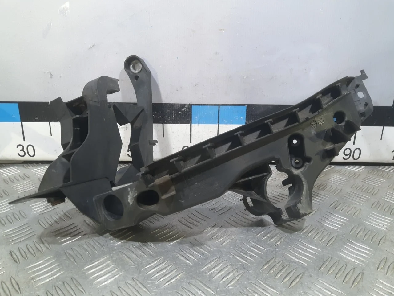 [Б/У] Кронштейн фары левый [Код: 00529544 ]