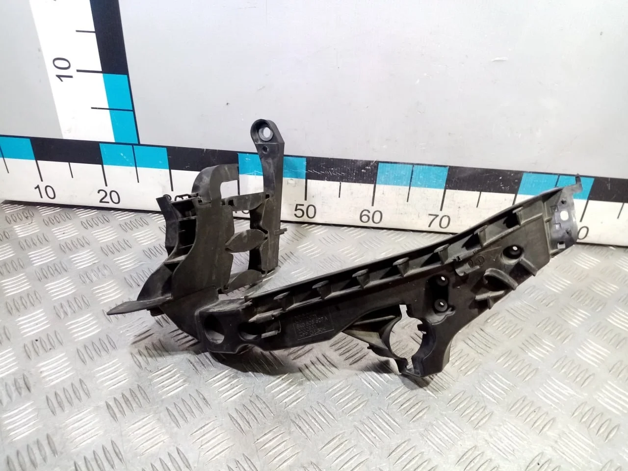 [Б/У] Кронштейн фары левый [Код: 00581957 ]