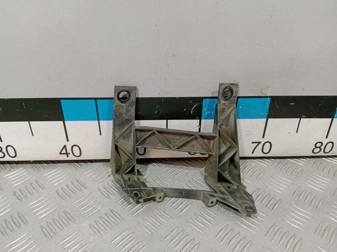 [Б/У] Кронштейн фары левый VW Transporter T5 [Код: 00668674 ]