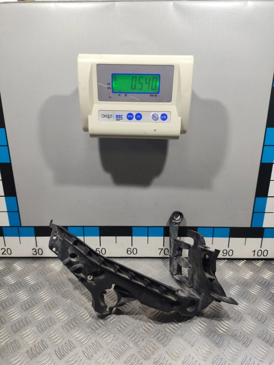 [Б/У] Кронштейн фары правый [Код: 00659750 ]