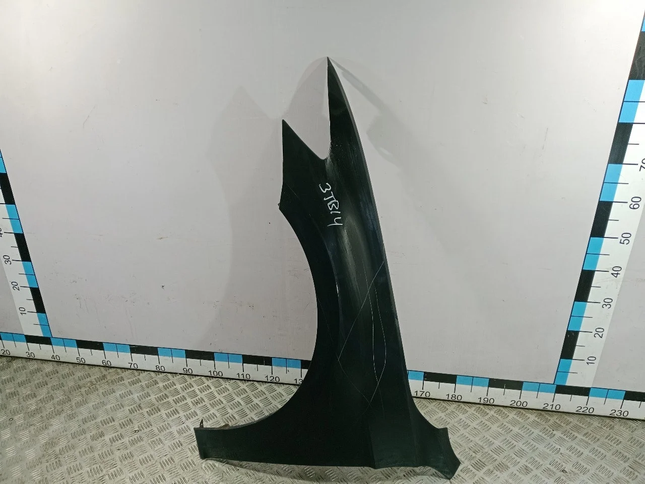 [Б/У] Крыло переднее левое Passat B8 - Загиб в районе фары [Незначительные дефекты] [Код: 00528613 ]