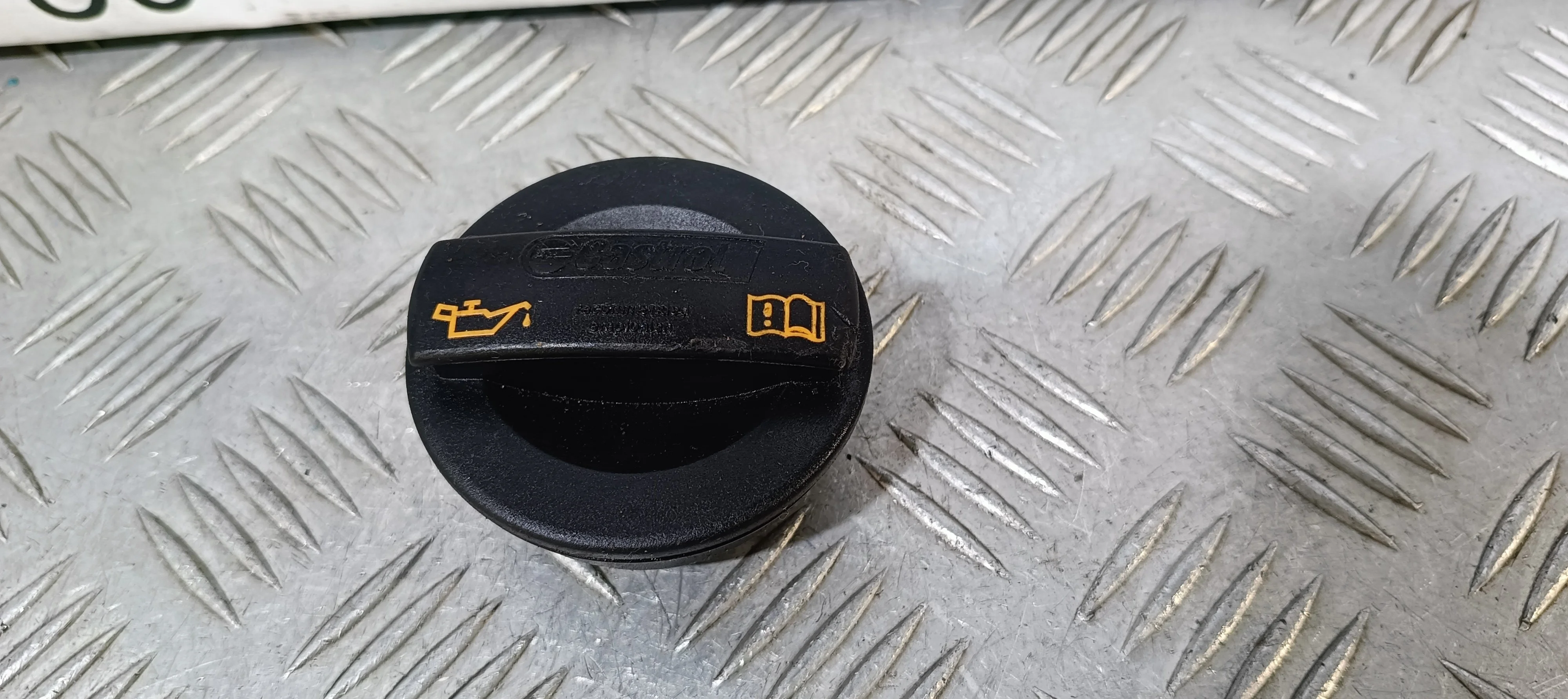 [Б/У] Крышка маслозаливной горловины [Код: 00415662 ]