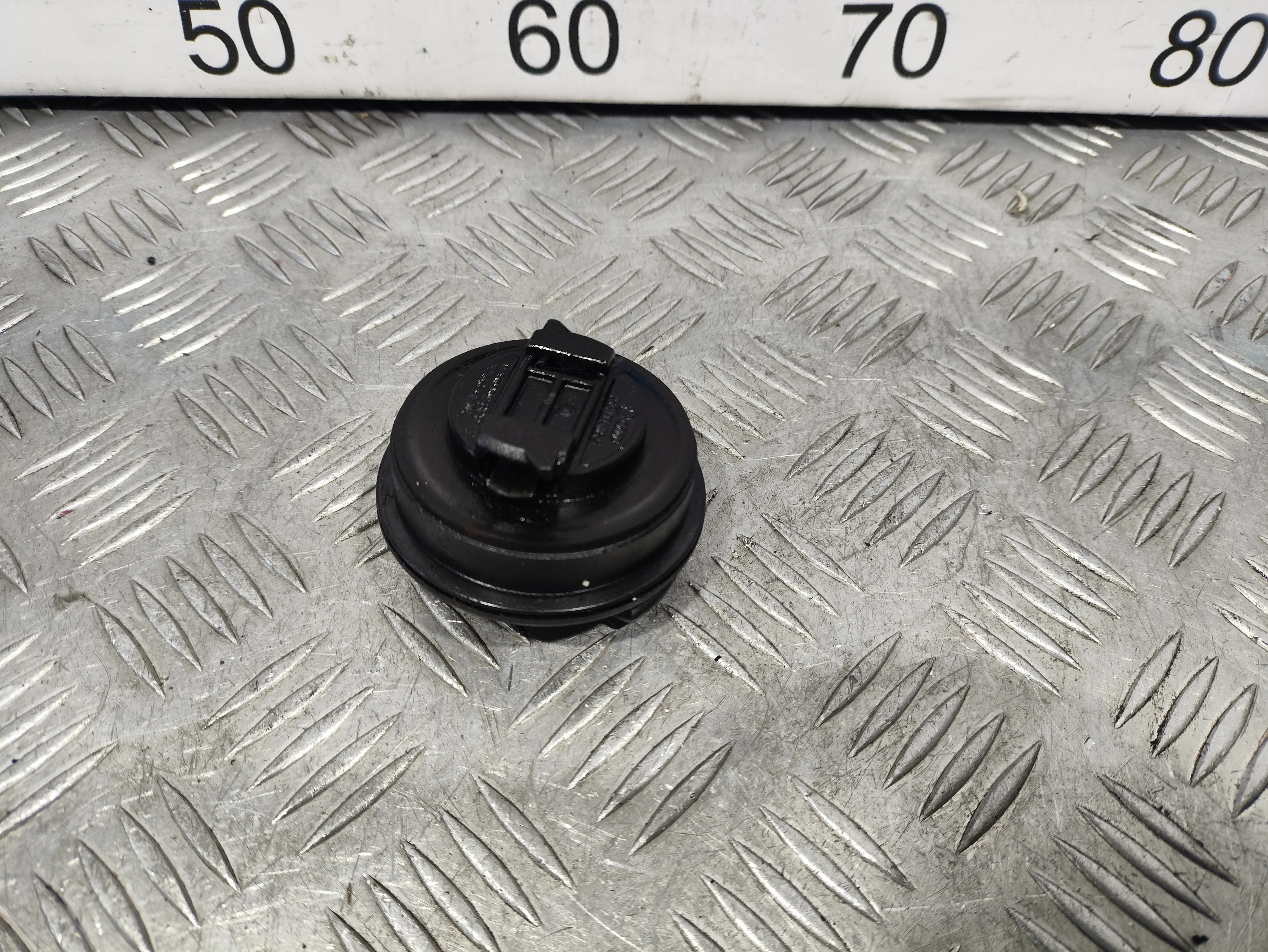 [Б/У] Крышка маслозаливной горловины [Код: 00422051 ]