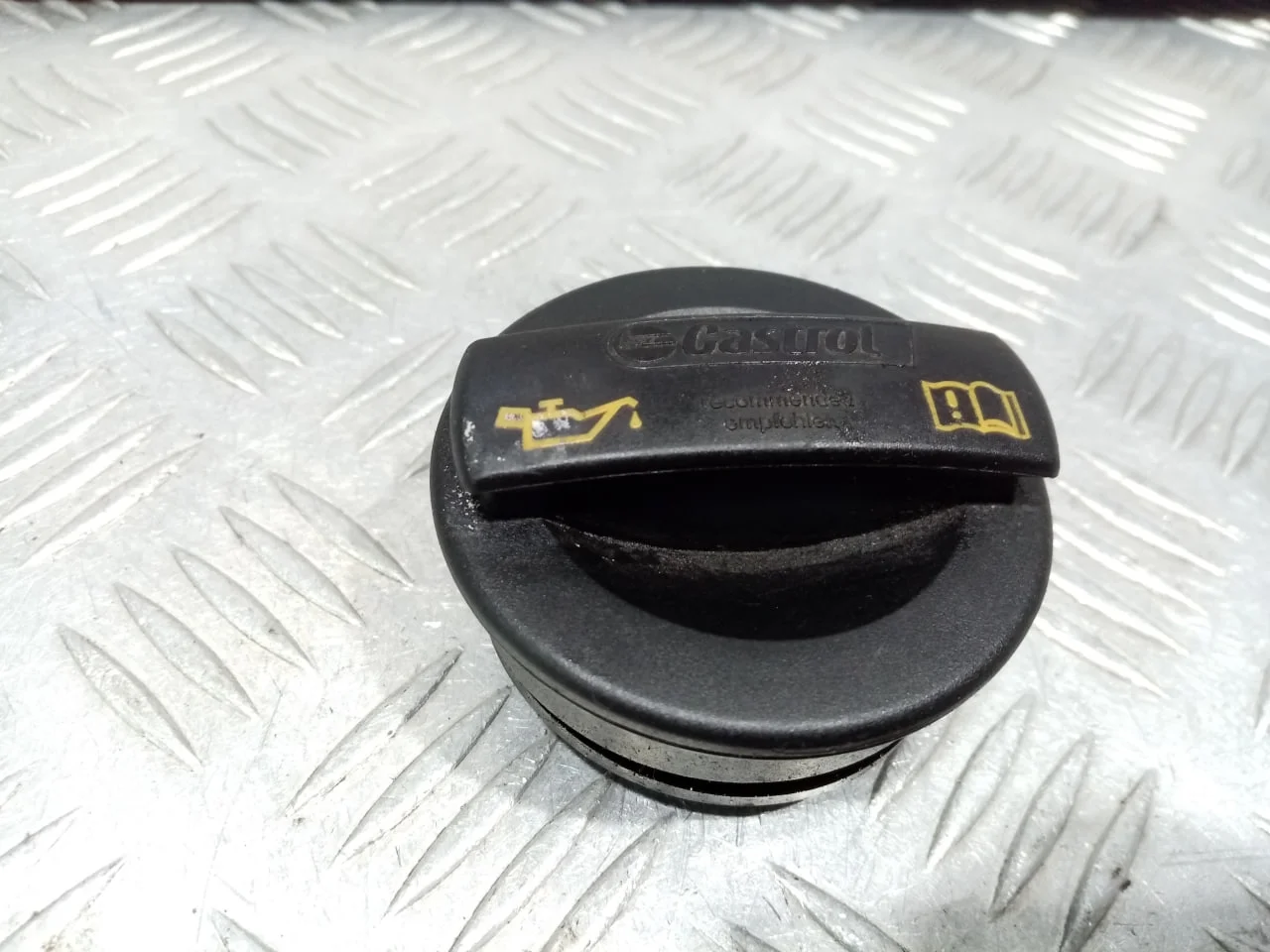 [Б/У] Крышка маслозаливной горловины [Код: 00684633 ]