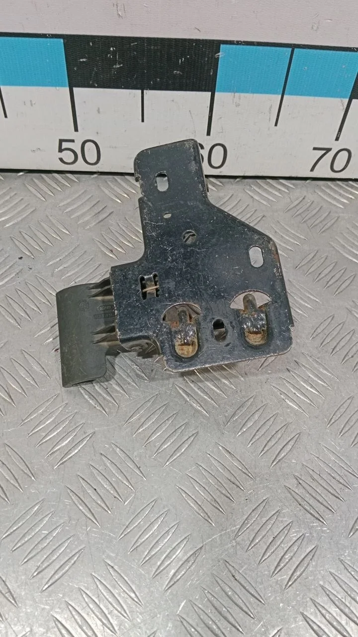 [Б/У] Крюк замка капота VAG [Код: 00383328 ]