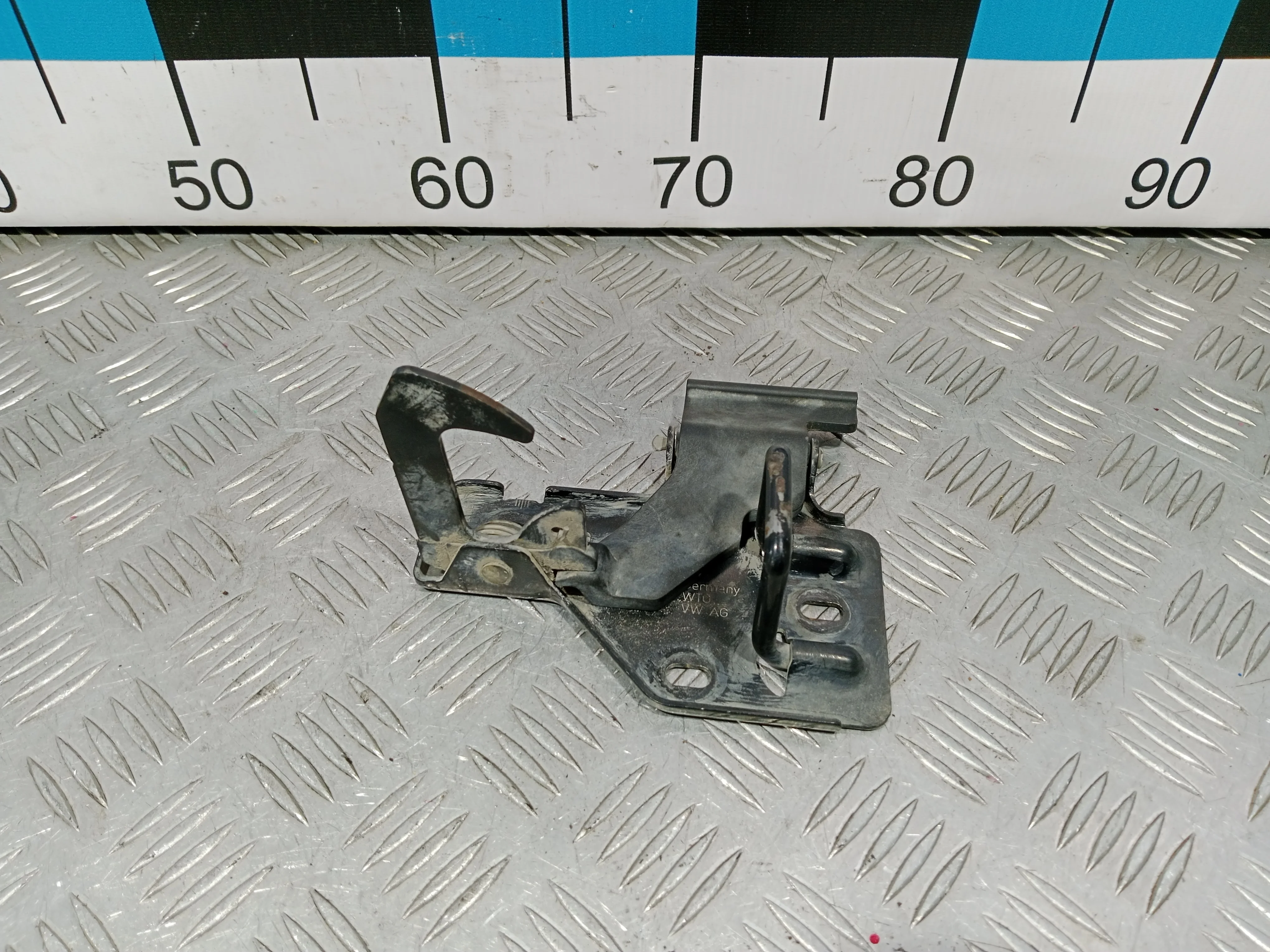 [Б/У] Крюк замка капота VAG [Код: 00414394 ]