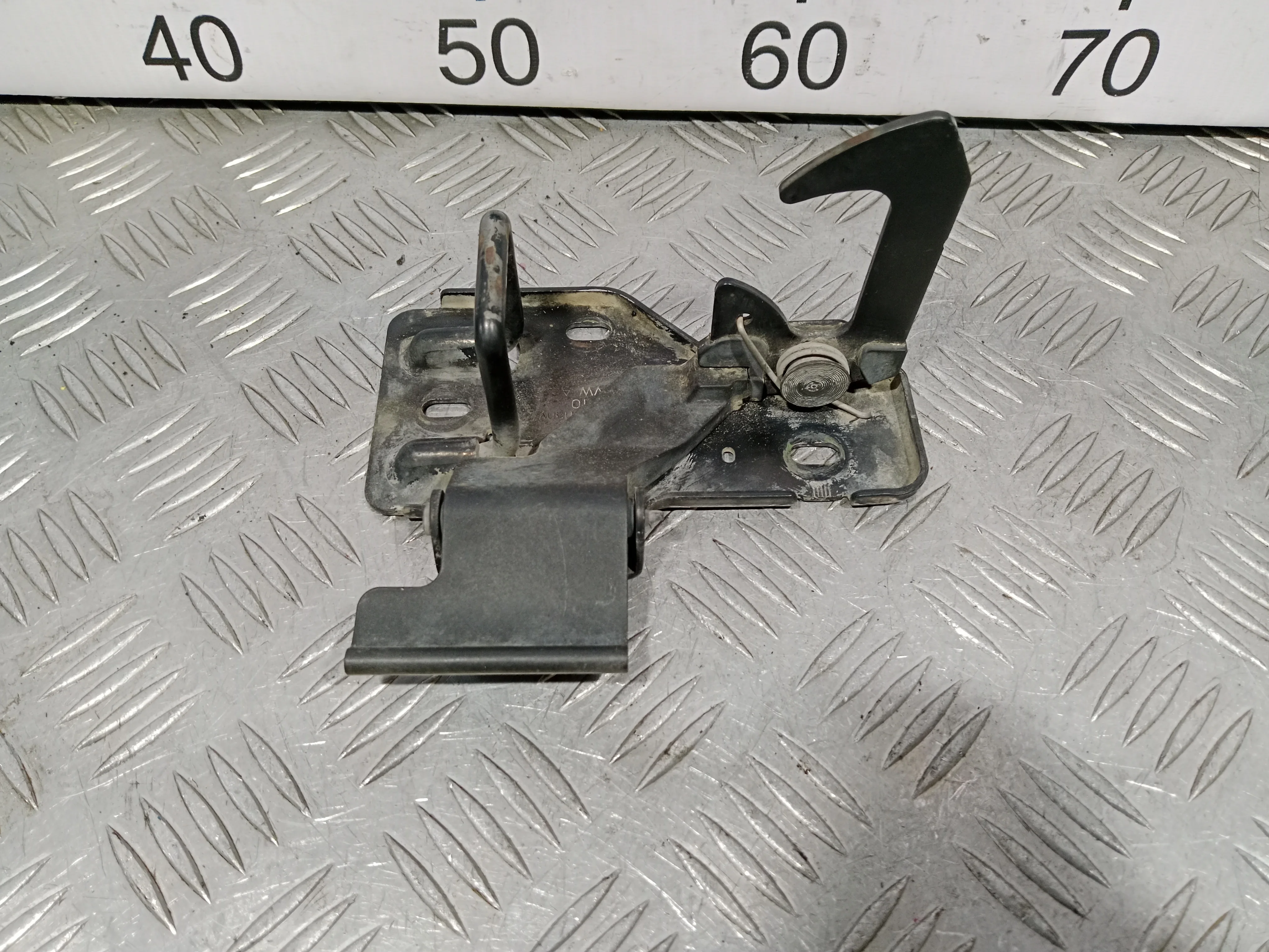 [Б/У] Крюк замка капота VAG [Код: 00414395 ]