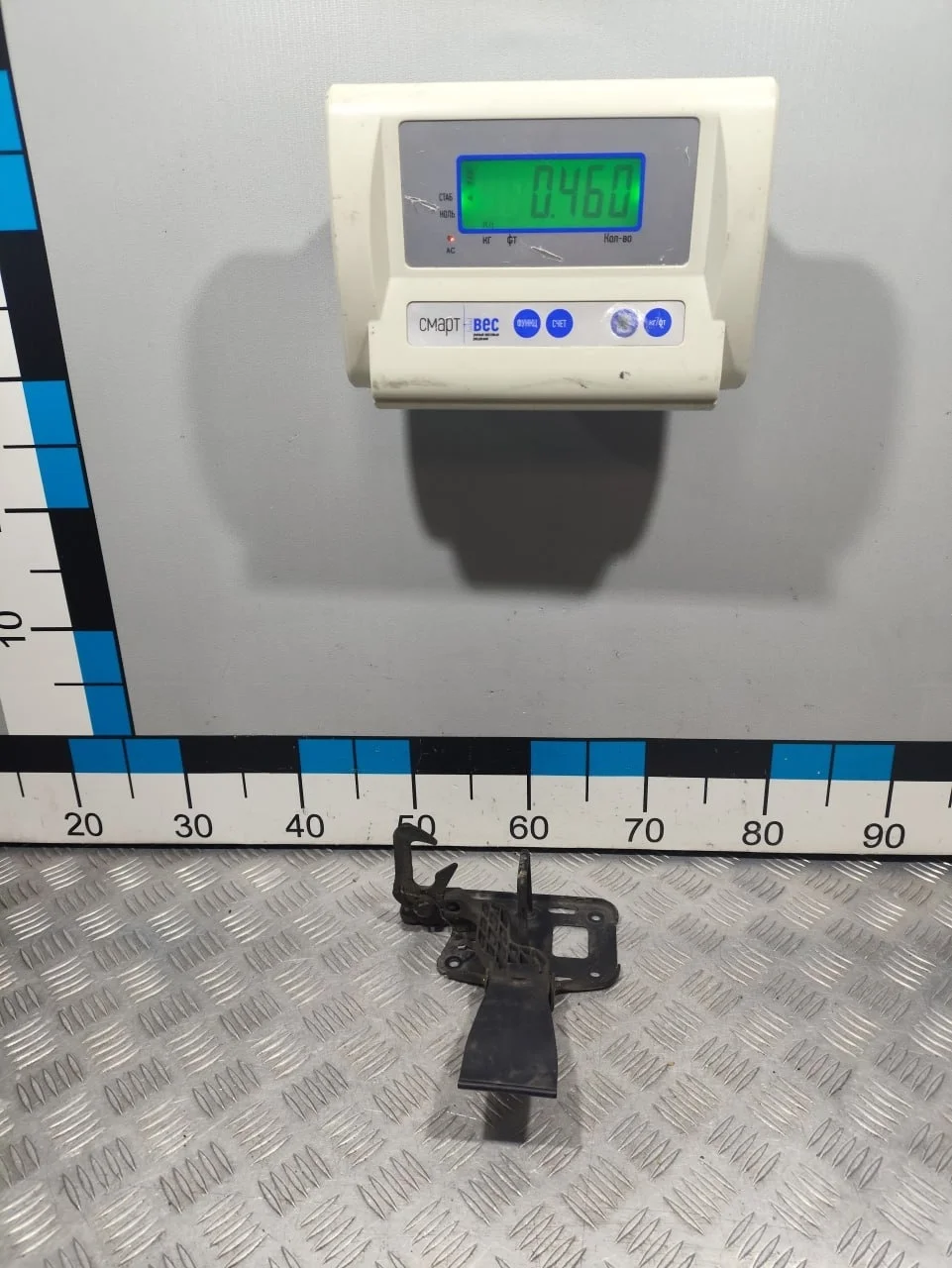 [Б/У] Крючок капота [Код: 00661816 ]