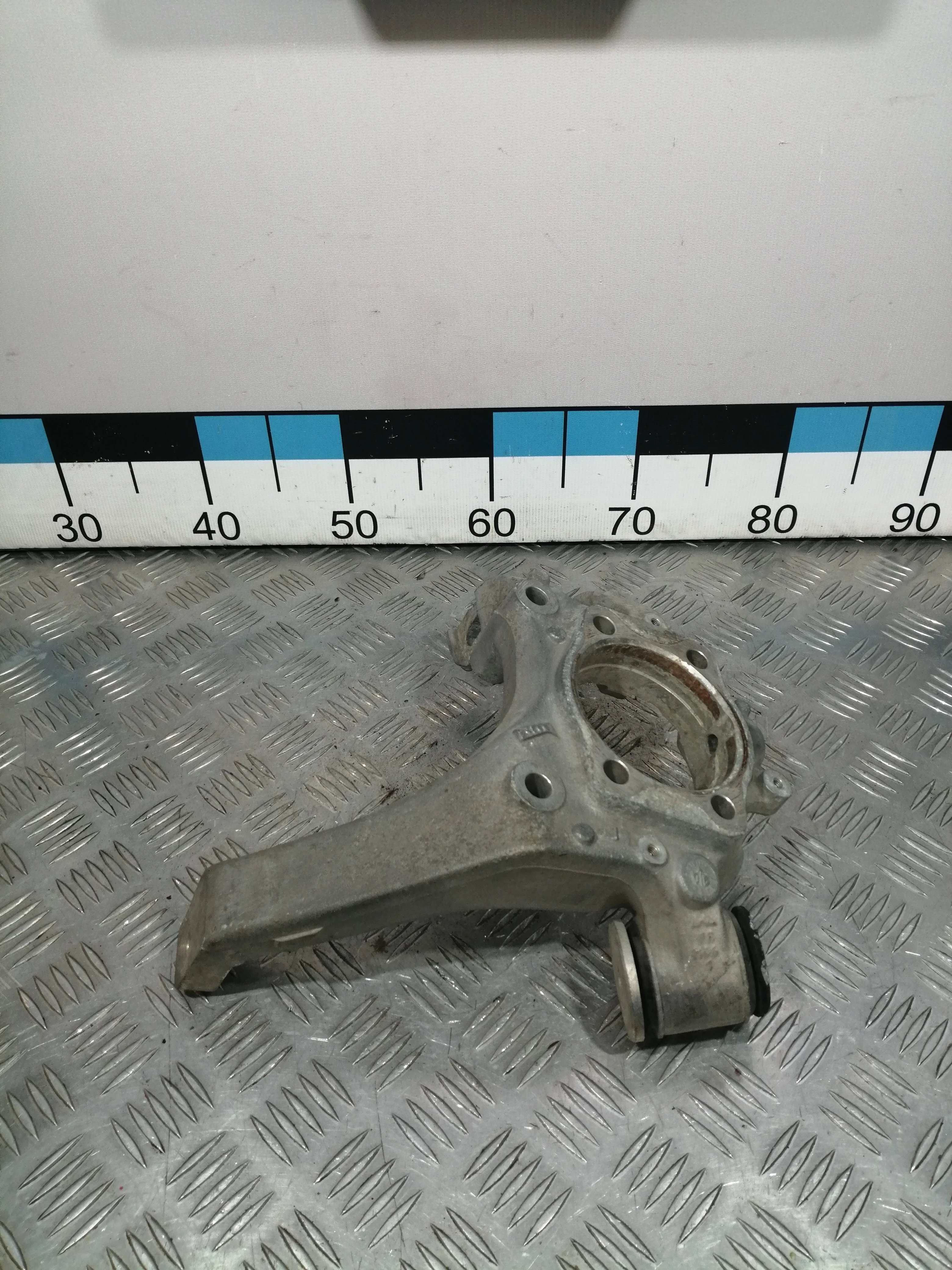 [Б/У] Кулак поворотный задний правый VAG [Код: 00368986 ]