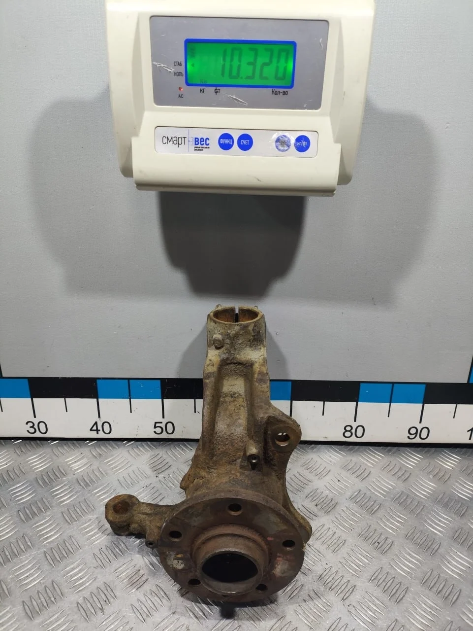 [Б/У] Кулак поворотный передний правый T5 - В сборе со ступицей 7H0498611 [Код: 00656275 ]