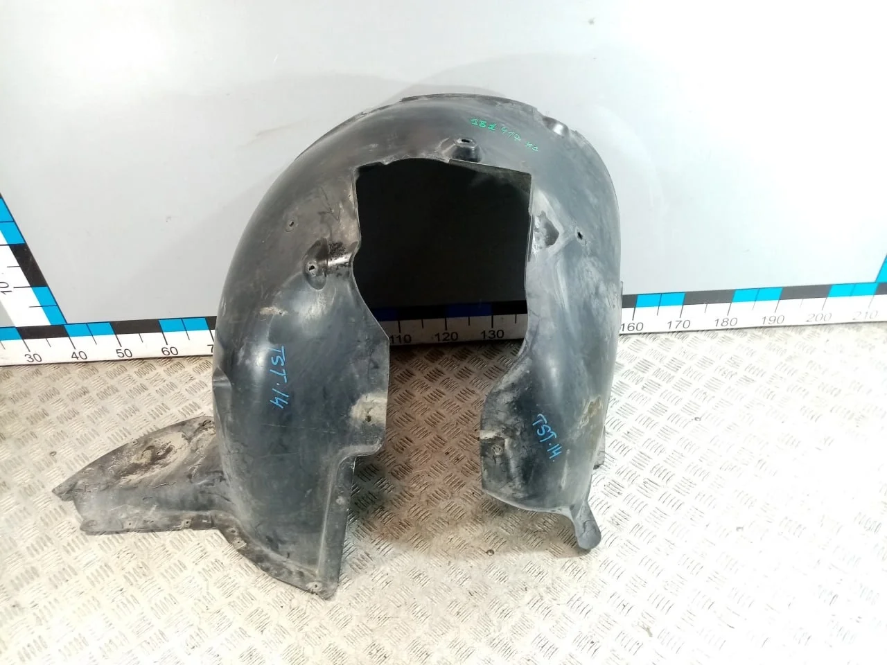 [Б/У] Локер передний правый - Маленькая трещина [ХОРОШЕЕ] [Код: 00652318 ]