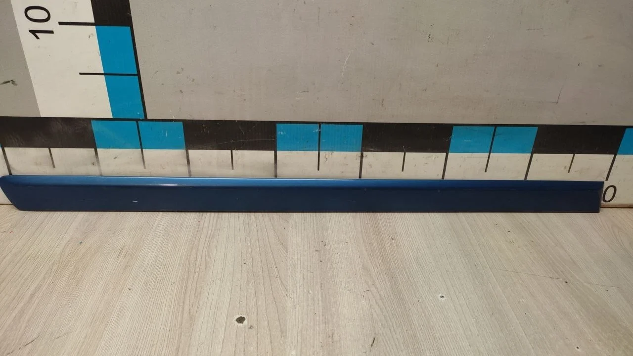 [Б/У] Молдинг двери задней правой верхний Audi - под покраску [ХОРОШЕЕ] [Код: 00593668 ]