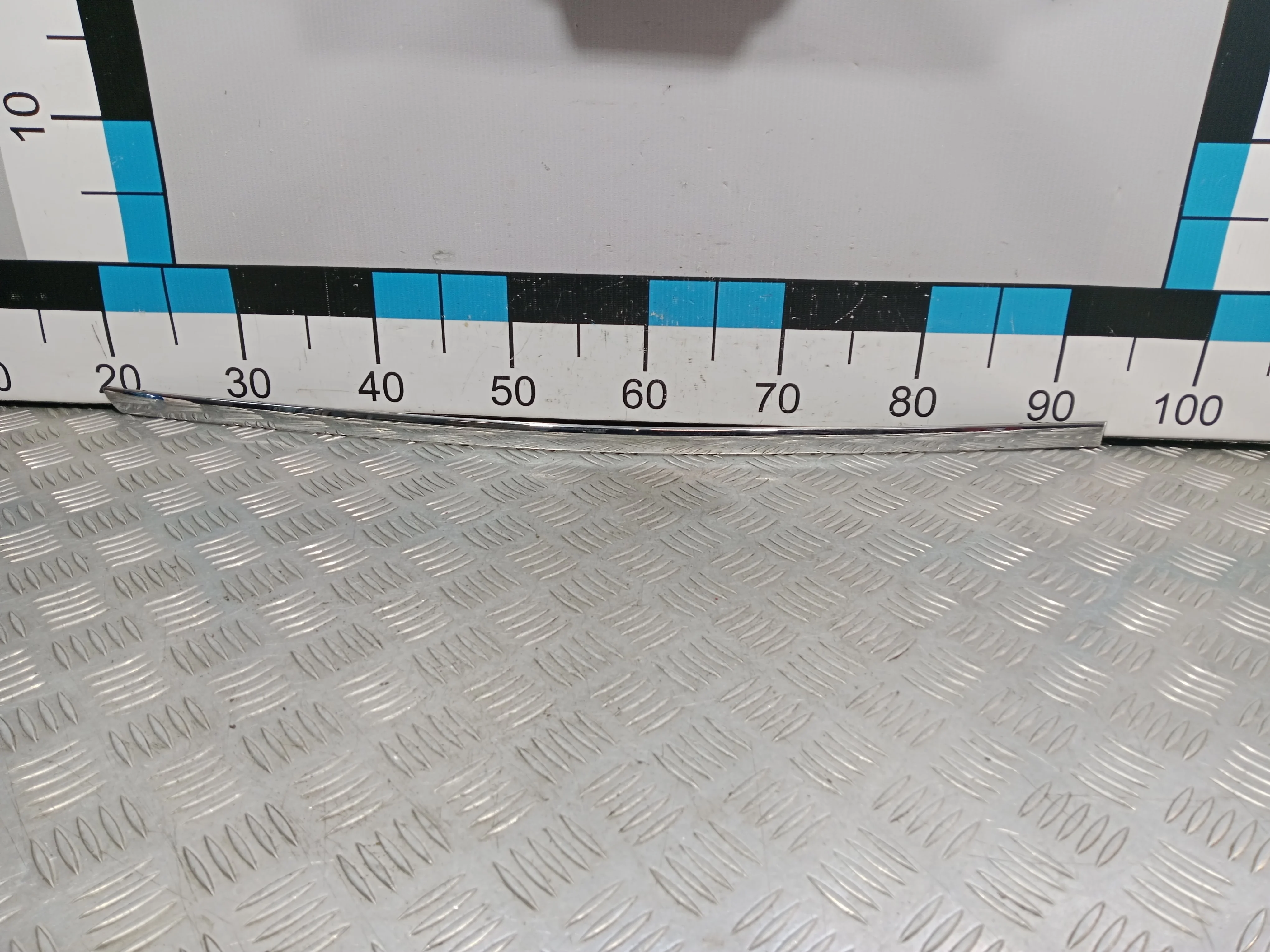 [Б/У] Молдинг задней правой двери [Код: 00482024 ]