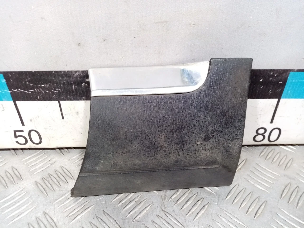 [Б/У] Молдинг переднего правого крыла [Код: 00529139 ]