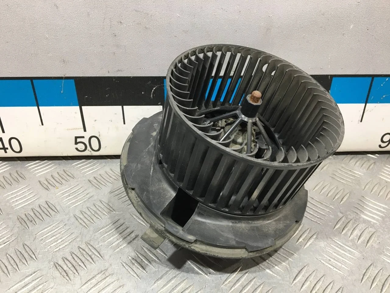 [Б/У] Моторчик отопителя - (Состояние: пробег 112т) [Код: 00675320 ]