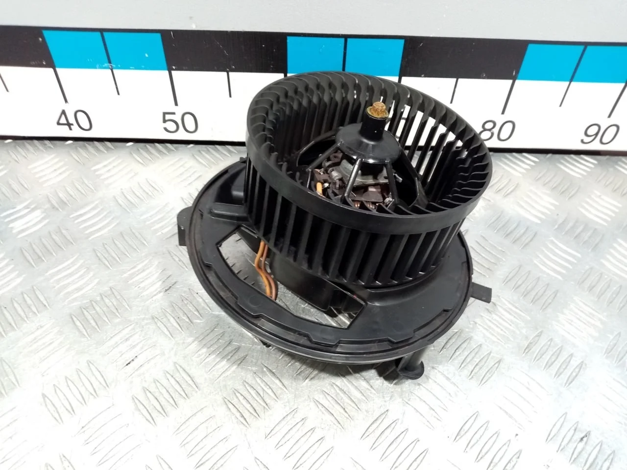 [Б/У] Моторчик отопителя [Код: 00633317 ]