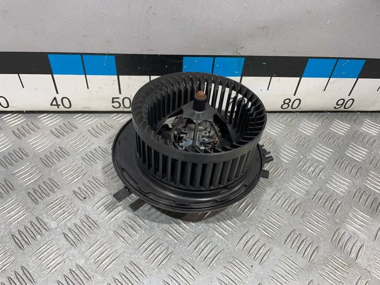 [Б/У] Моторчик отопителя [Код: 00653091 ]