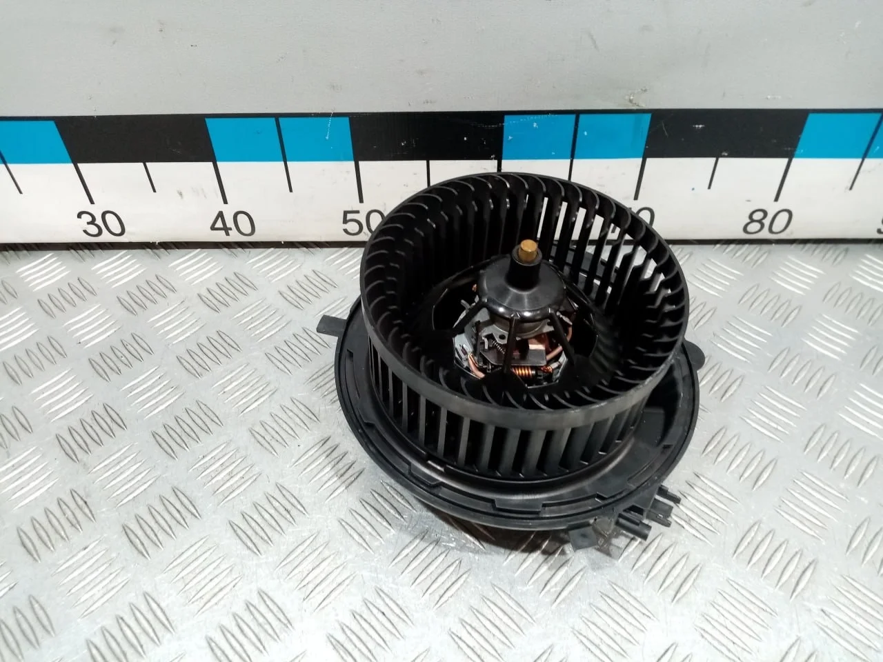 [Б/У] Моторчик отопителя [Код: 00644910 ]