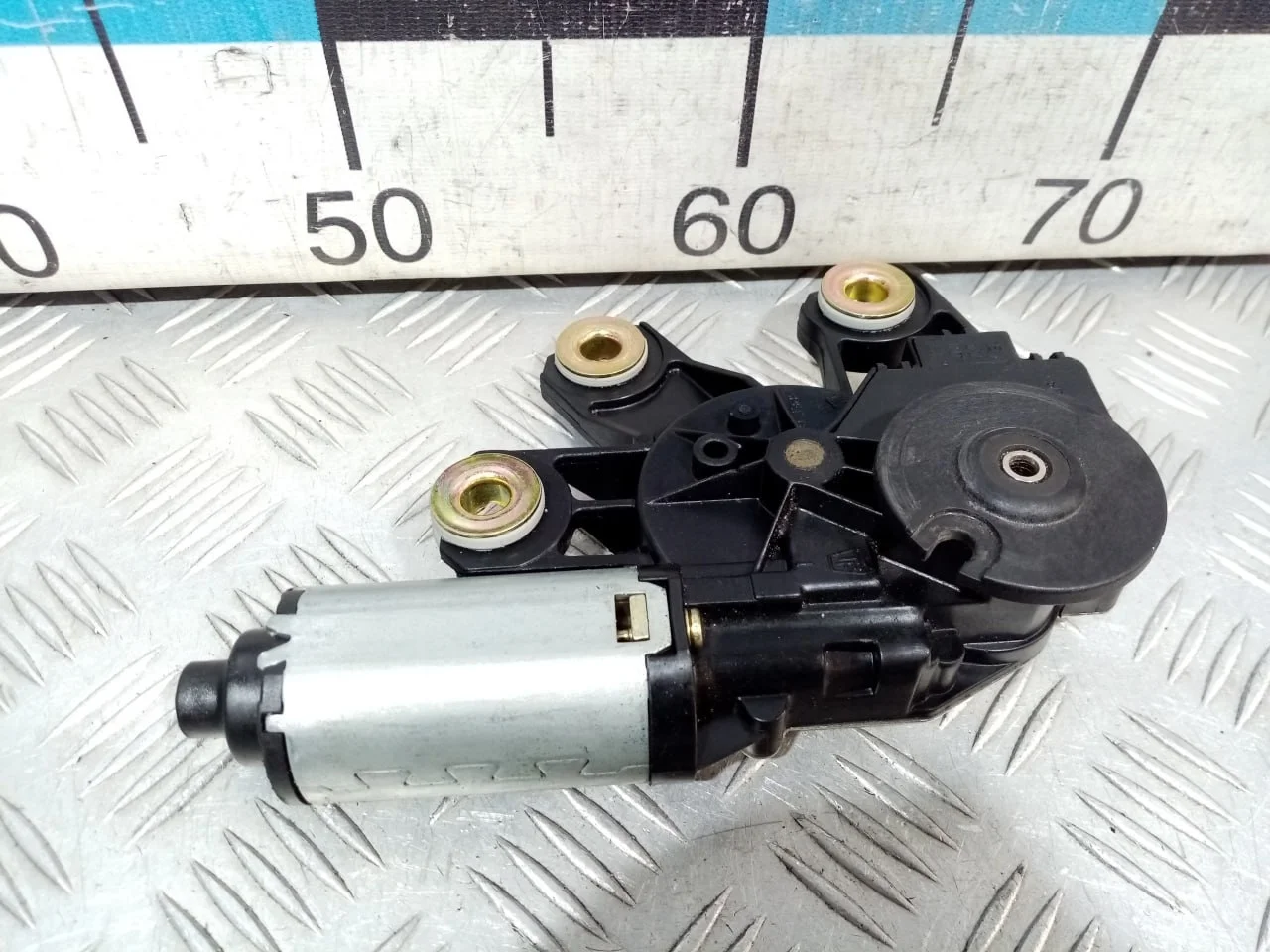 [Б/У] Моторчик стеклоочистителя задний [Код: 00598153 ]