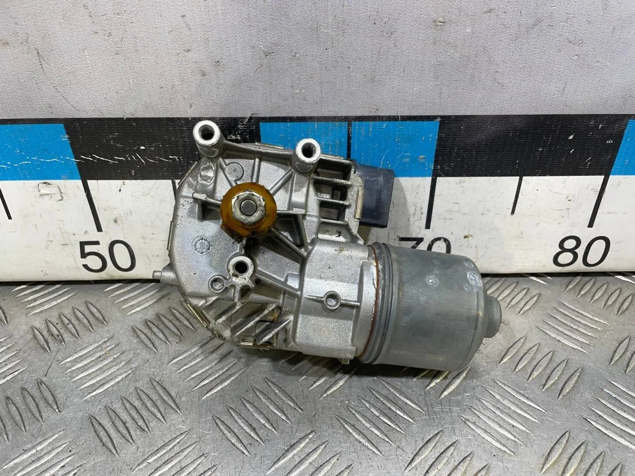 [Б/У] Моторчик стеклоочистителя передний VW Golf VI [Код: 00534179 ]