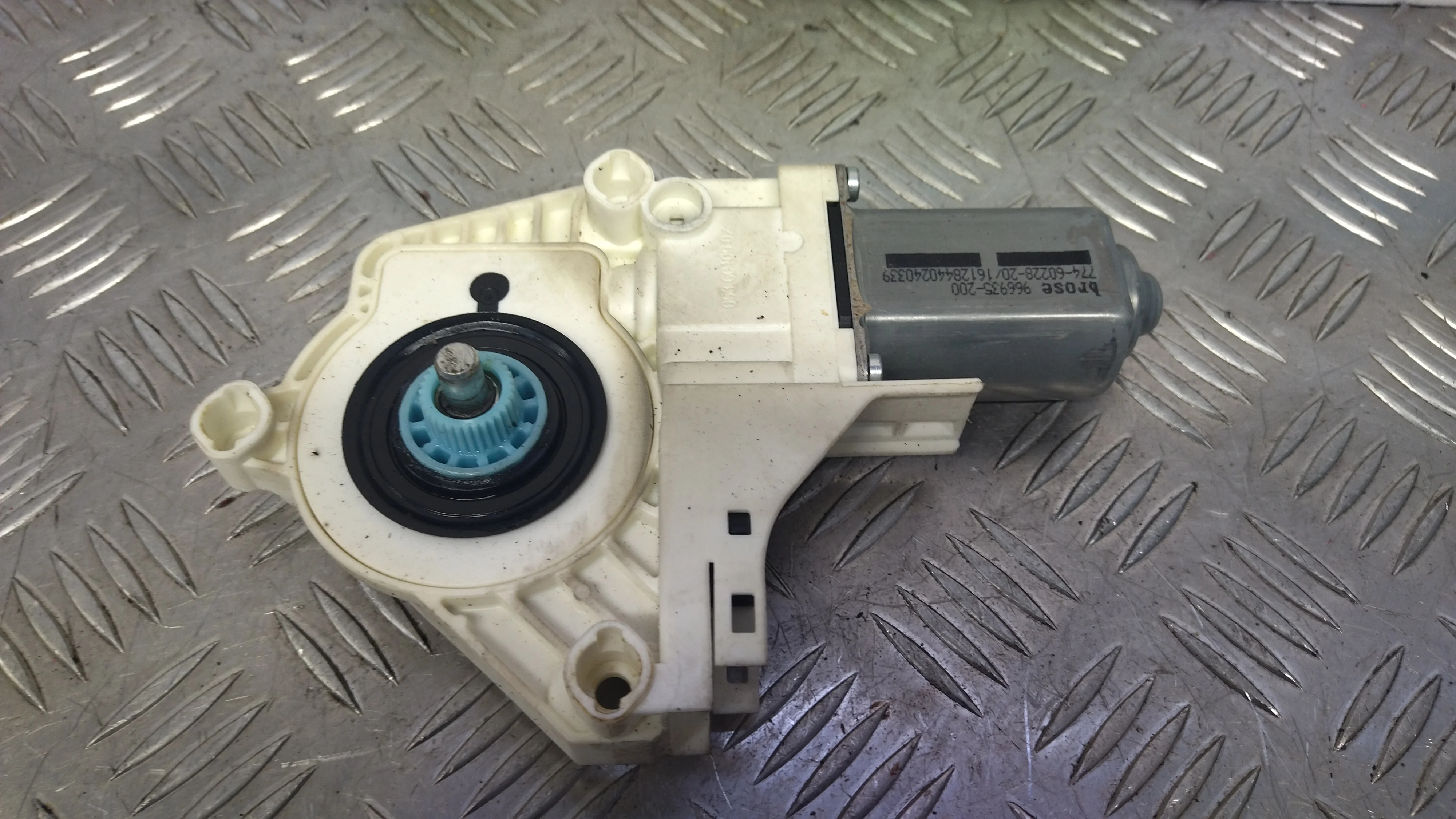 [Б/У] Моторчик стеклоподъемника левый [Код: 00365356 ]