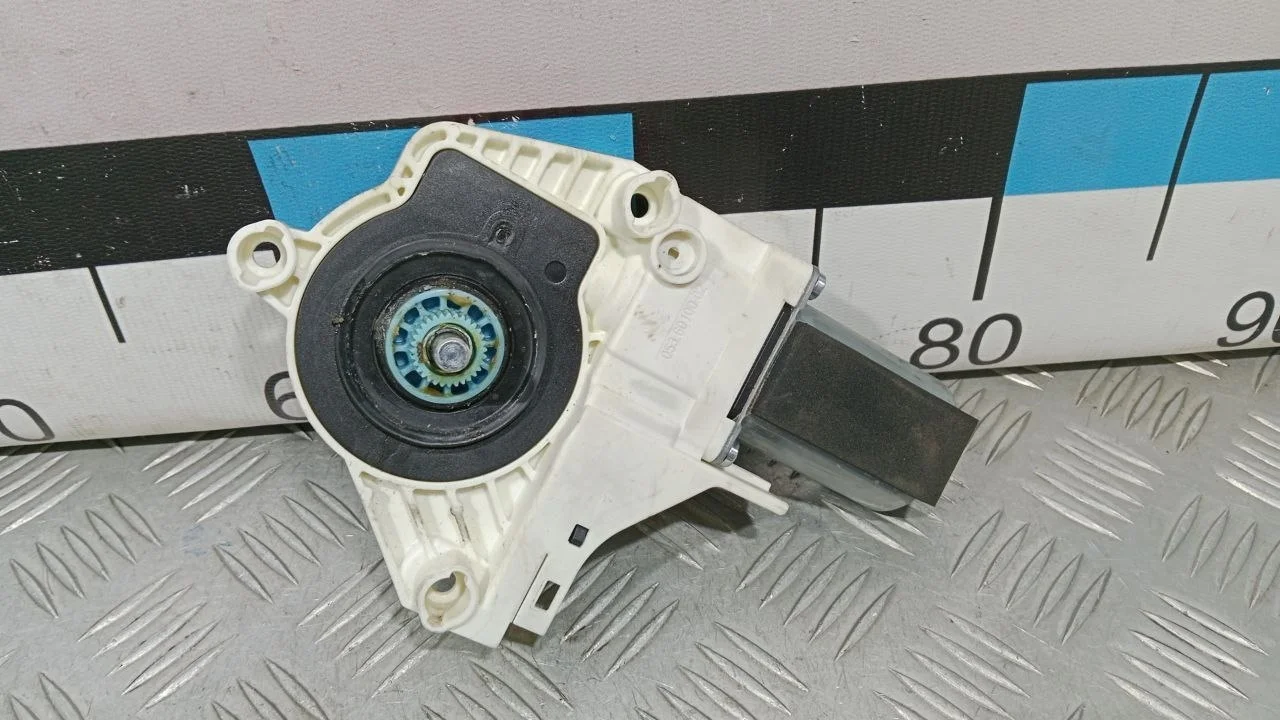 [Б/У] Моторчик стеклоподъемника левый [Код: 00380084 ]