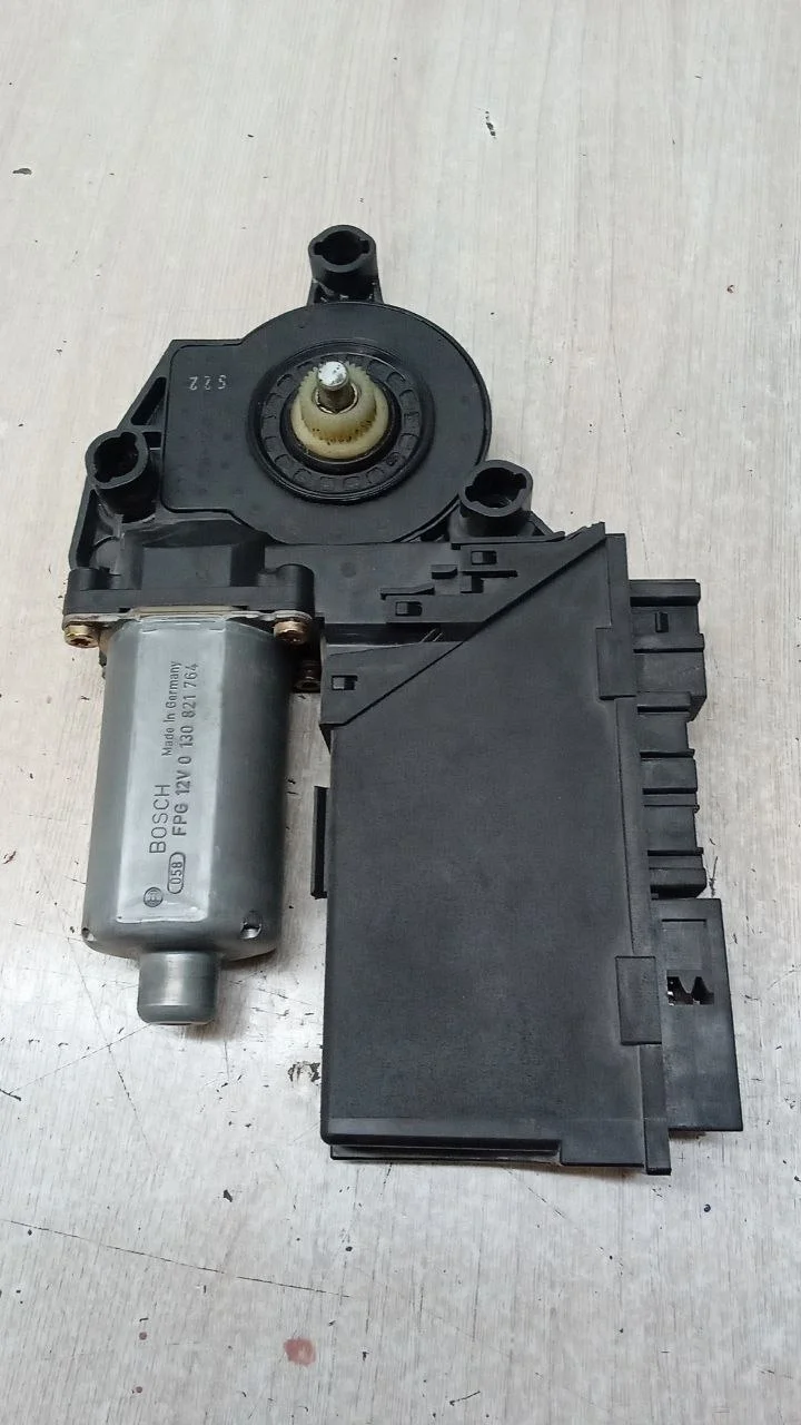 [Б/У] Моторчик стеклоподъемника перед правый [Код: 00627019 ]