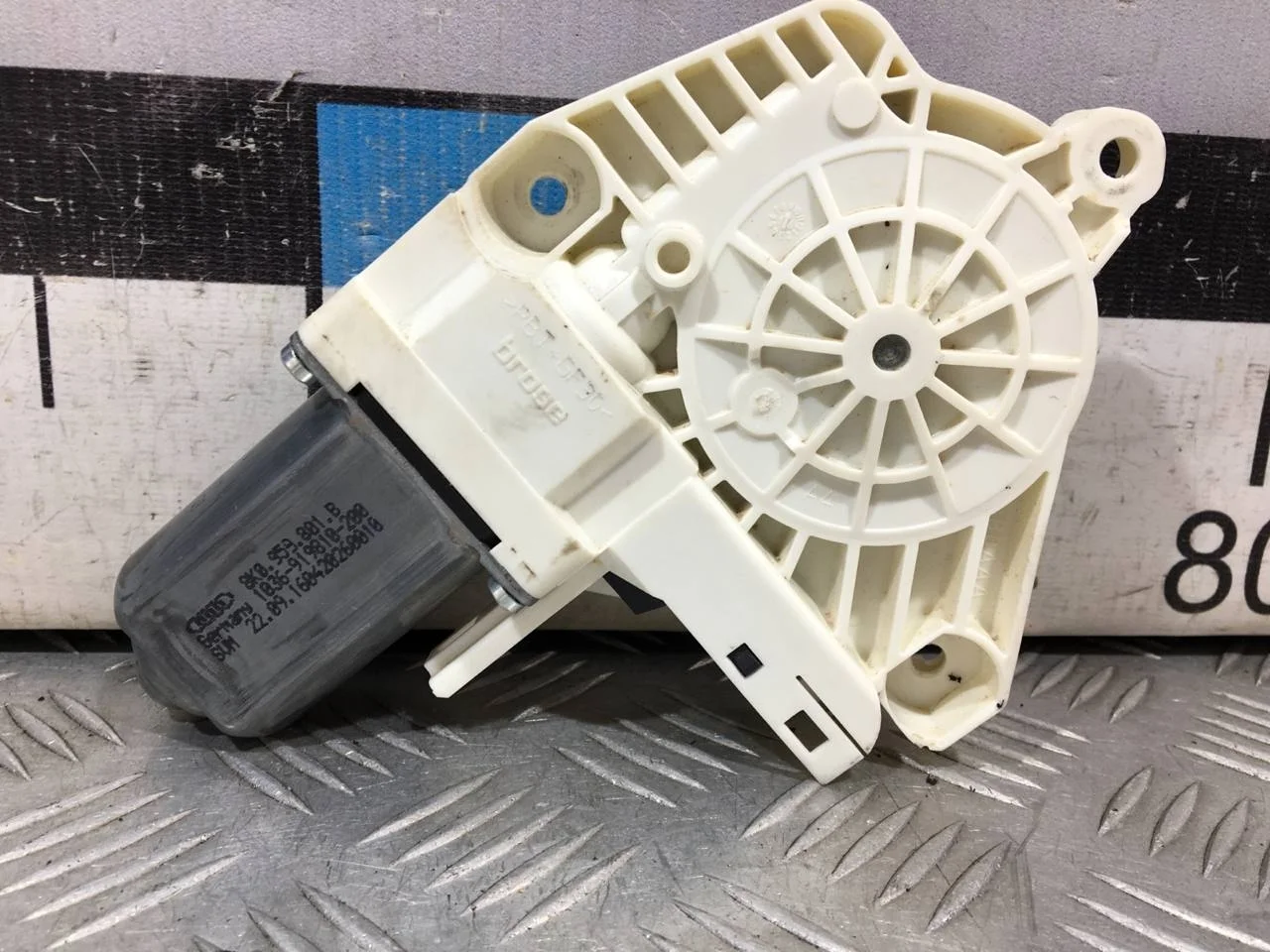 [Б/У] Моторчик стеклоподъемника передний левый [Код: 00585671 ]