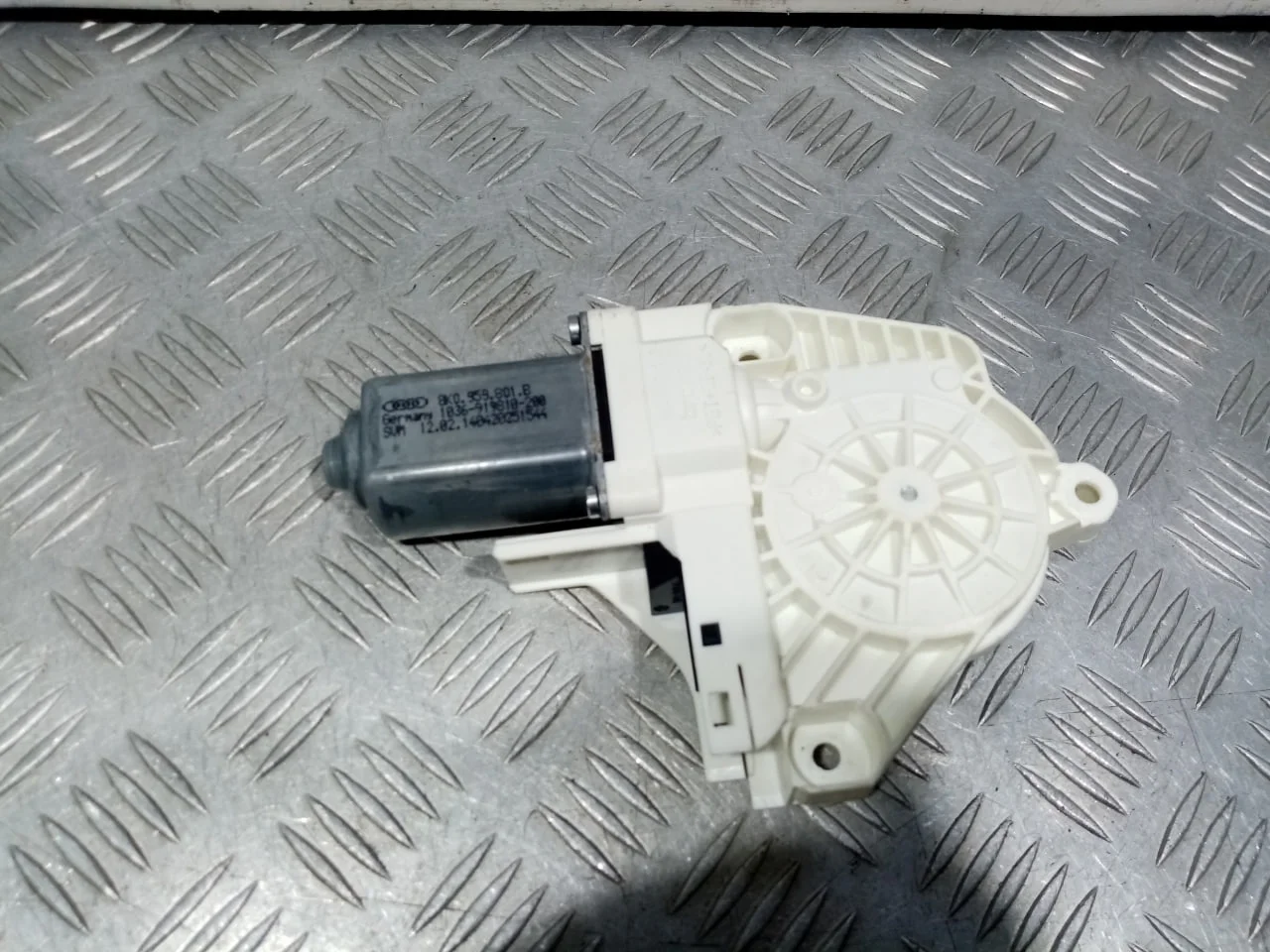 [Б/У] Моторчик стеклоподъемника передний левый [Код: 00675415 ]