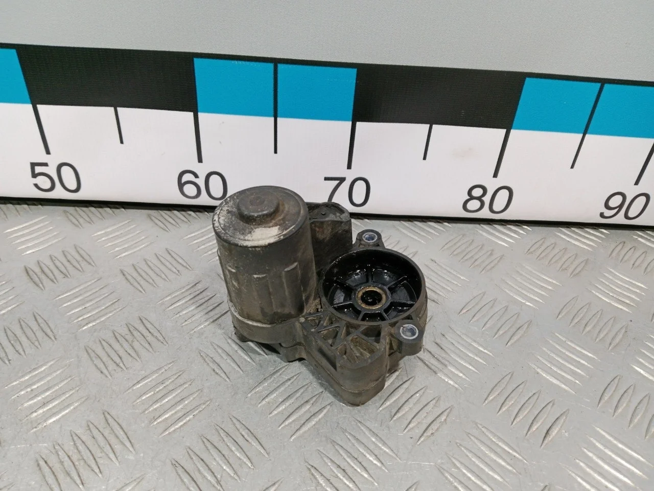 [Б/У] Моторчик стояночного тормоза правый [Код: 00612666 ]