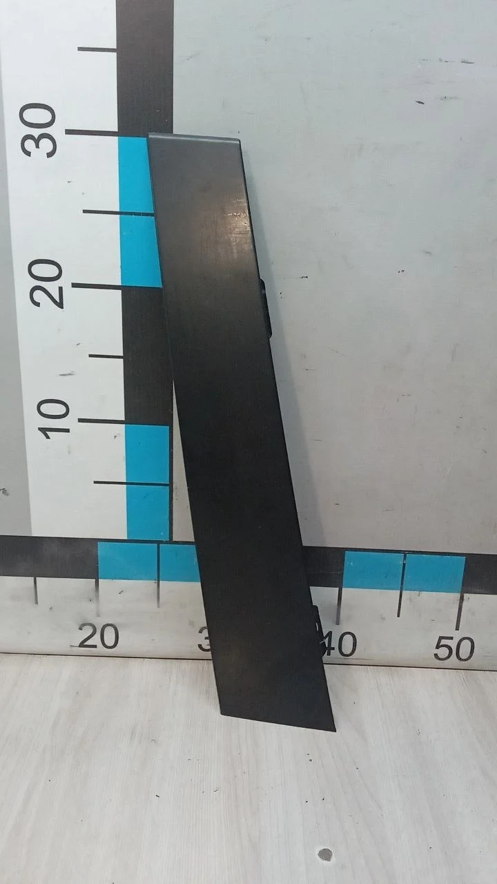 [Б/У] Накладка двери передней правой VW - потертости [Незначительные дефекты] [Код: 00304260 ]