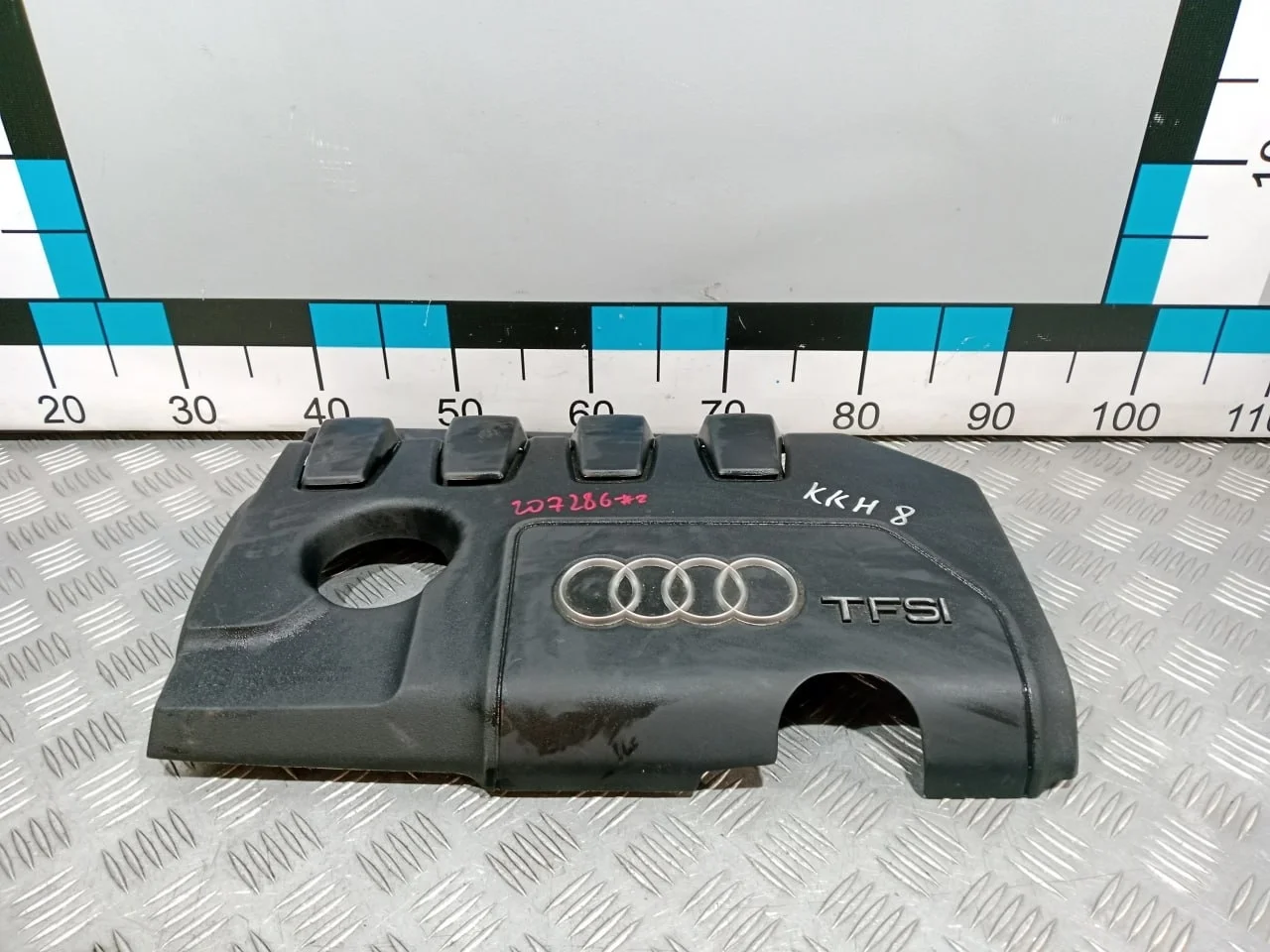 [Б/У] Накладка декоративная двигателя Audi A3 Q3 [Код: 00635140 ]