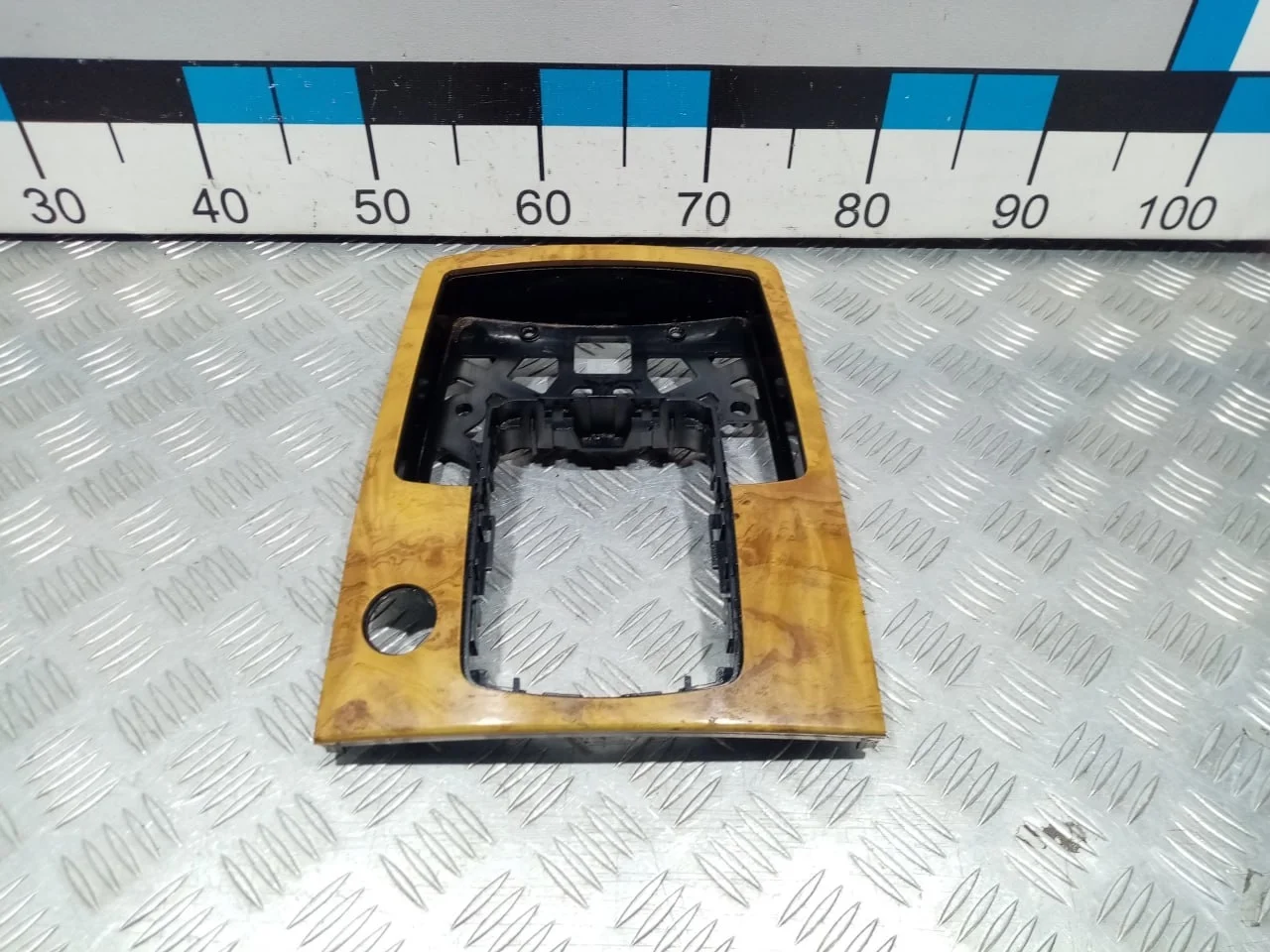 [Б/У] Накладка декоративная на кулису Audi Q7 [Код: 00670647 ]