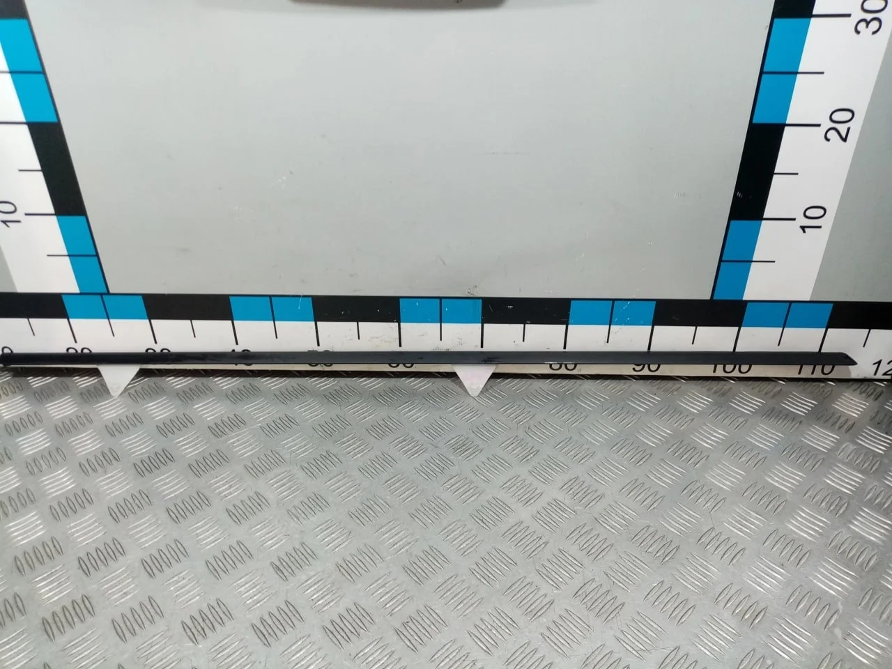 [Б/У] Накладка переднего правого стекла Audi A3 [Код: 00643292 ]