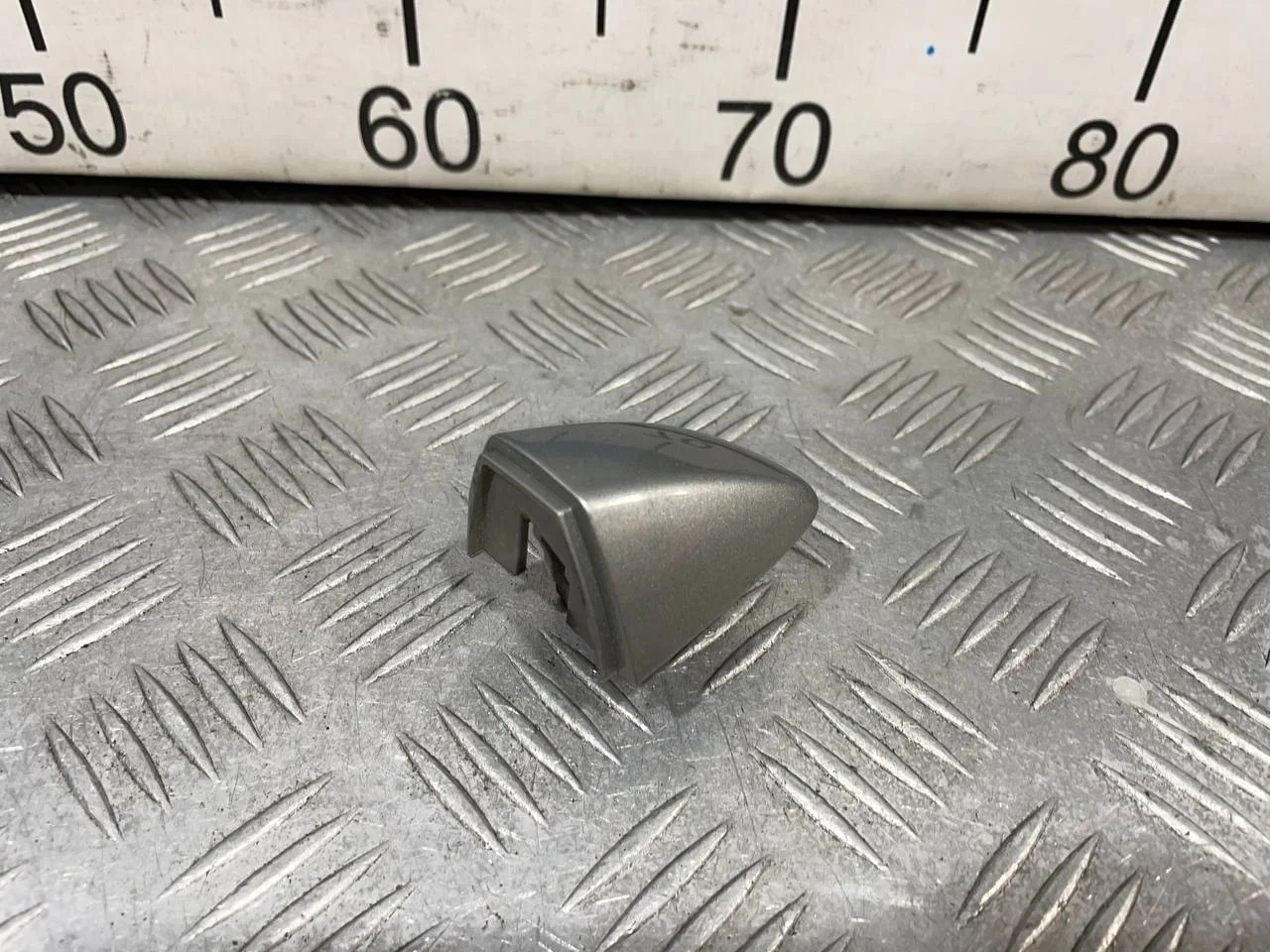 [Б/У] Накладка ручки наружной правой [Код: 00660103 ]