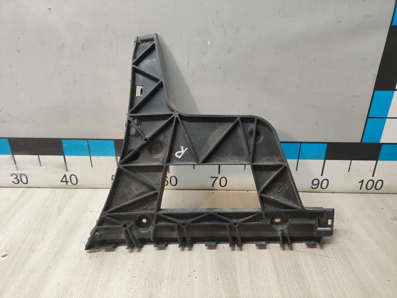 [Б/У] Направляющая заднего бампера правая [Код: 00342736 ]