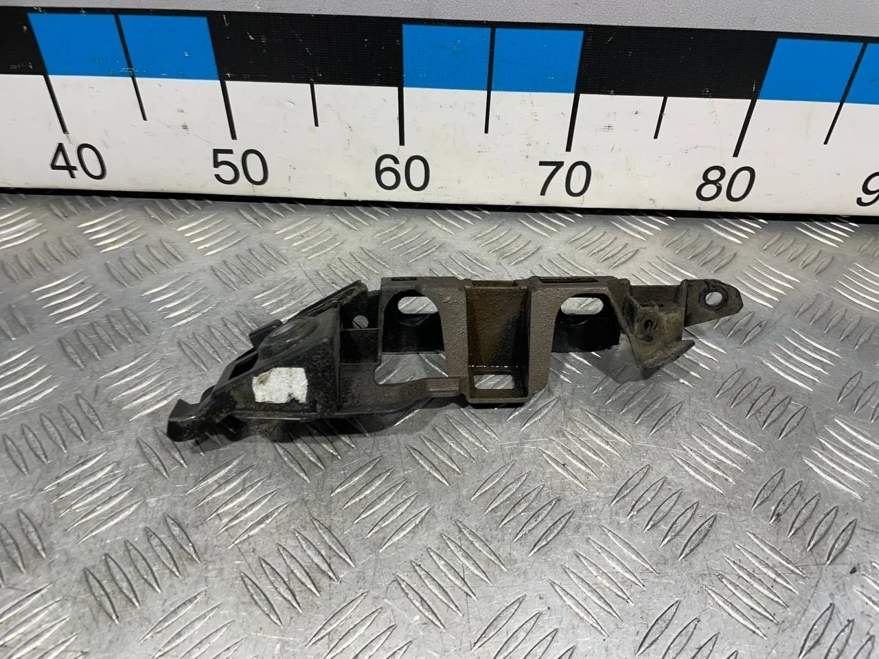 [Б/У] Направляющая переднего бампера правая [Код: 00640998 ]