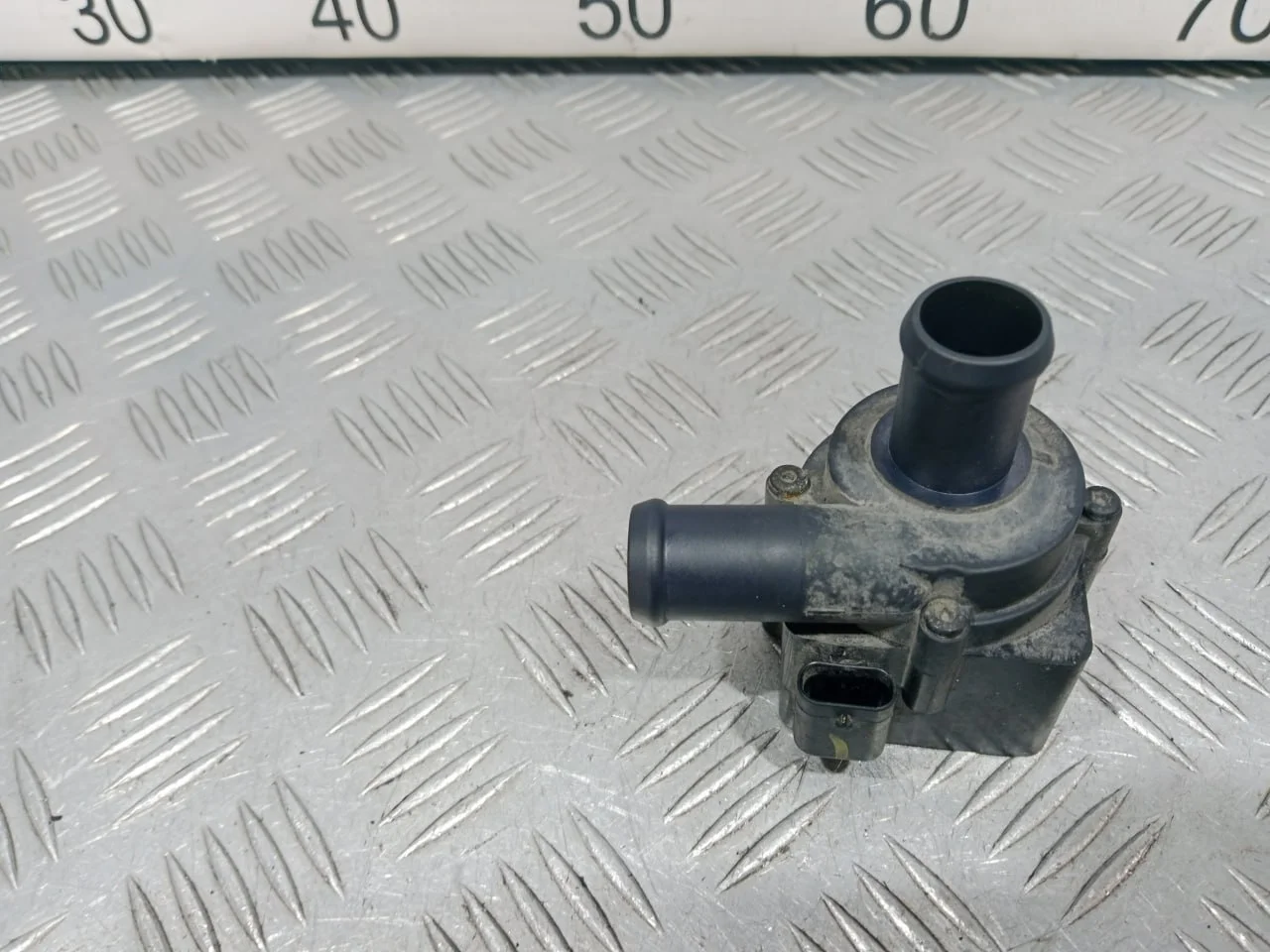 [Б/У] Насос системы охлаждения дополнительный [Код: 00640863 ]