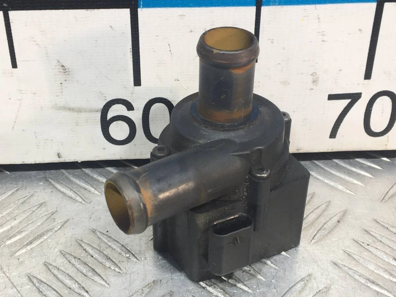 [Б/У] Насос системы охлаждения дополнительный [Код: 00643494 ]