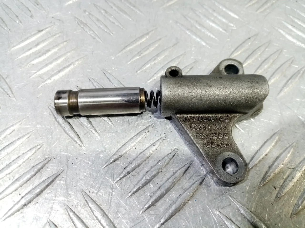 [Б/У] Натяжитель цепи ГРМ [Код: 00581154 ]