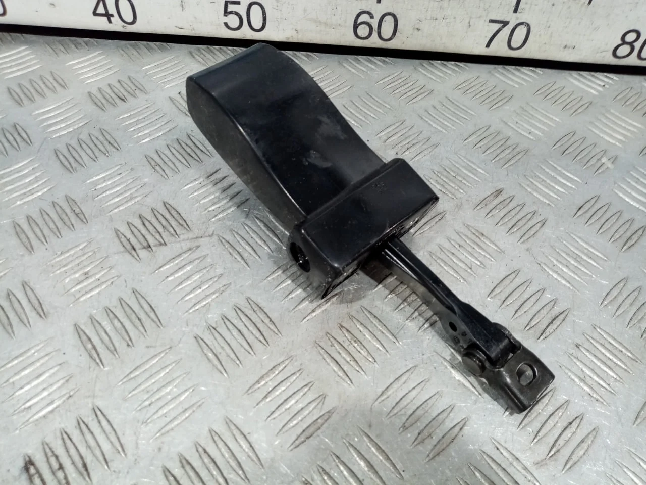 [Б/У] Ограничитель двери задний Skoda Yeti [Код: 00604731 ]