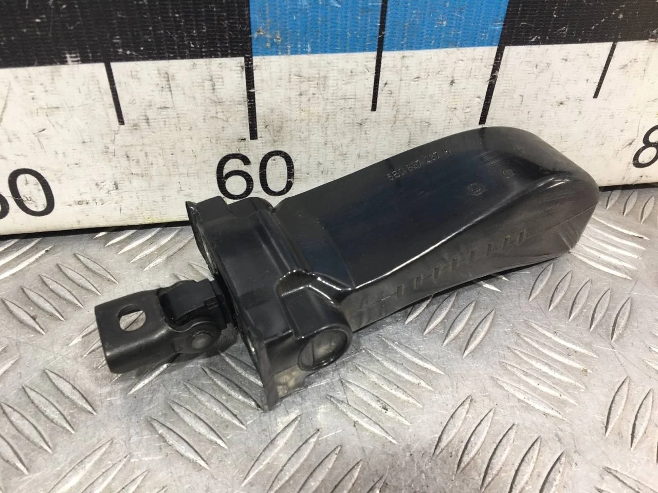 [Б/У] Ограничитель двери передней [Код: 00599738 ]