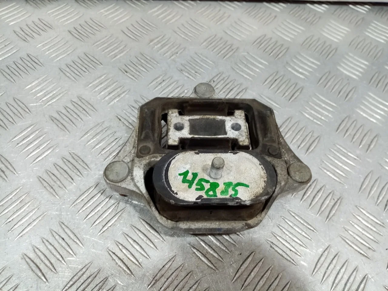 [Б/У] Опора коробки передач [Код: 00643851 ]