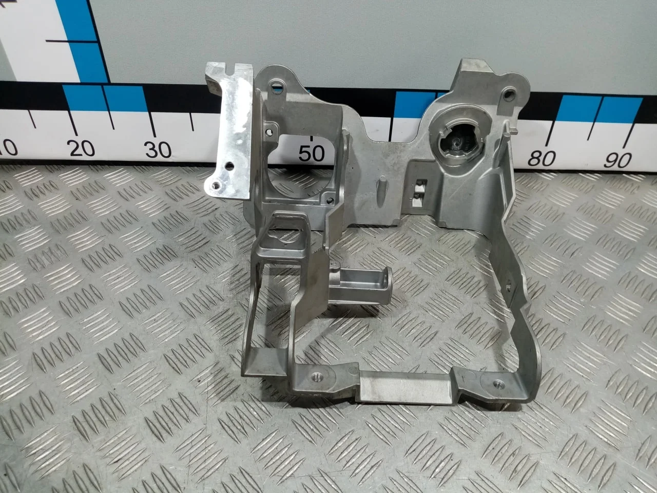 [Б/У] Опорный кронштейн педалей [Код: 00613115 ]