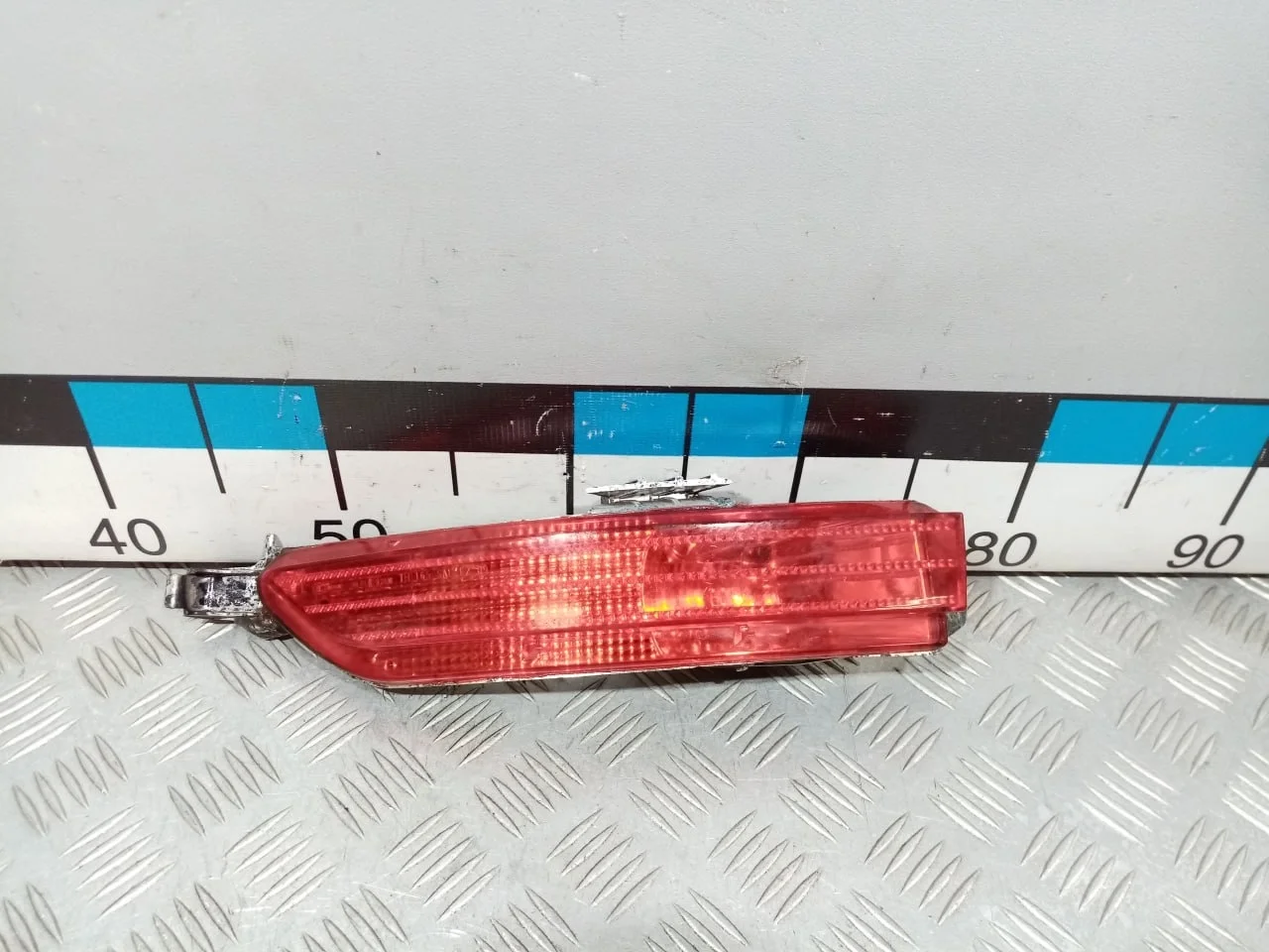 [Б/У] Отражатель в бампер задний левый - Дефект крепления [Незначительные дефекты] [Код: 00682203 ]