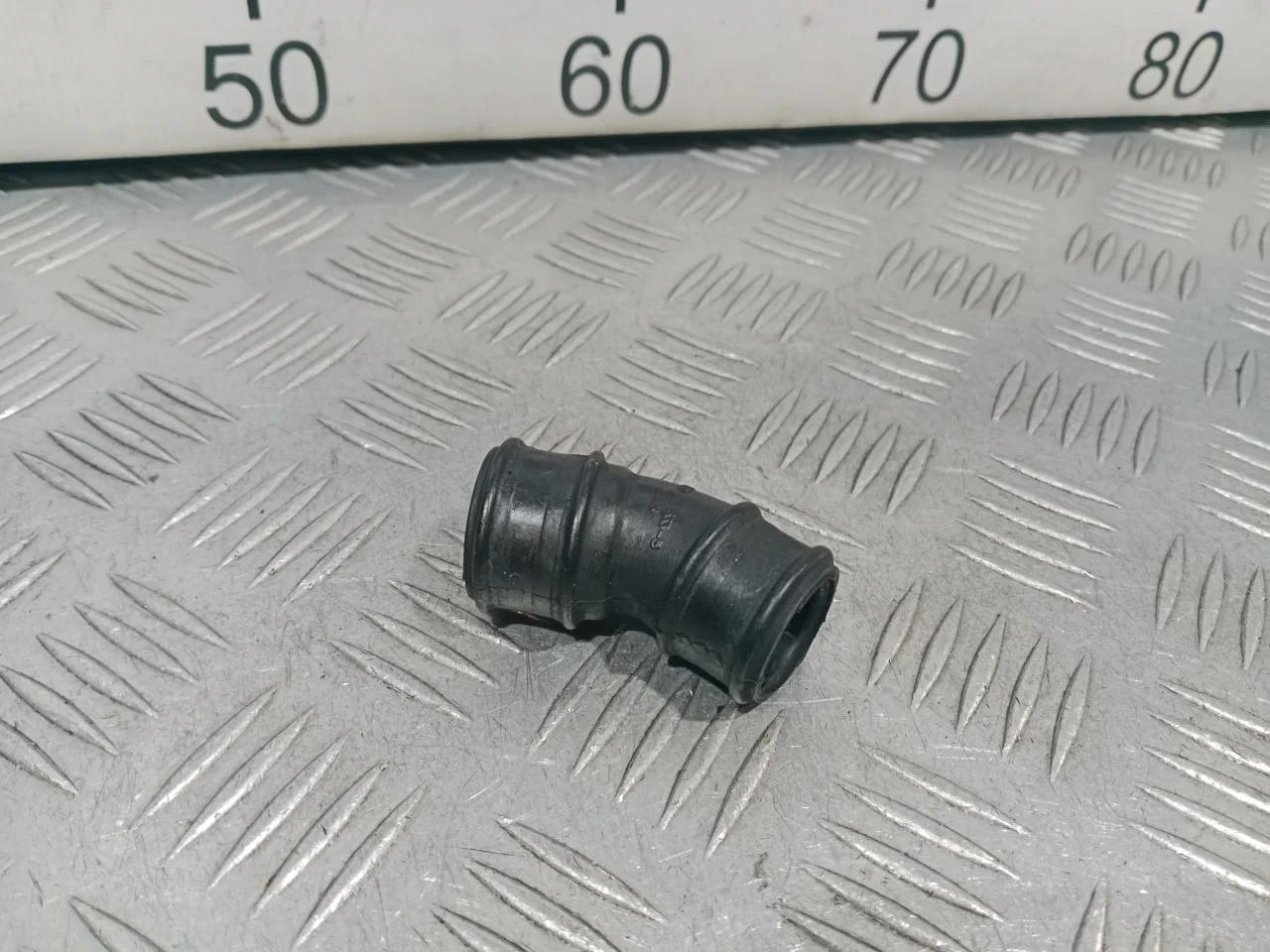 [Б/У] Патрубок вентиляции картерных газов Audi A4 A6 [Код: 00639205 ]