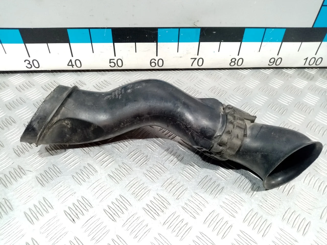 [Б/У] Патрубок воздушного фильтра правый [Код: 00645795 ]