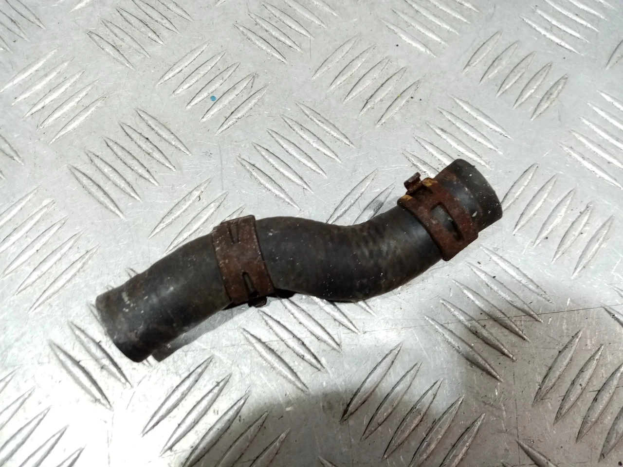 [Б/У] Патрубок левый [Код: 00659940 ]