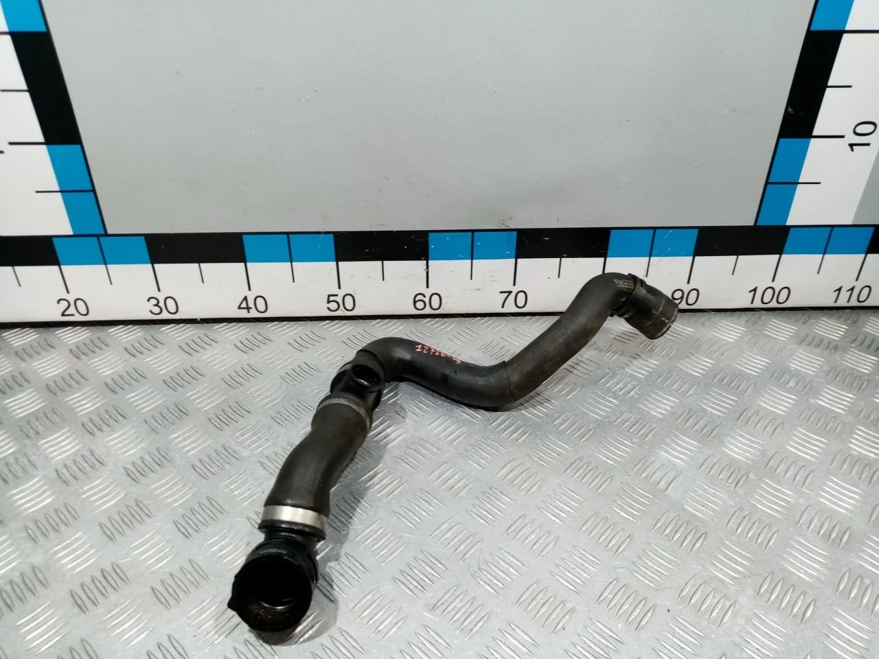 [Б/У] Патрубок радиатора нижний правый - Дефект крепления [Незначительные дефекты] [Код: 00655134 ]